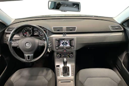 musta Volkswagen Passat 2012 kuva 9.