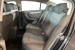 musta Volkswagen Passat 2012 kuva 11.
