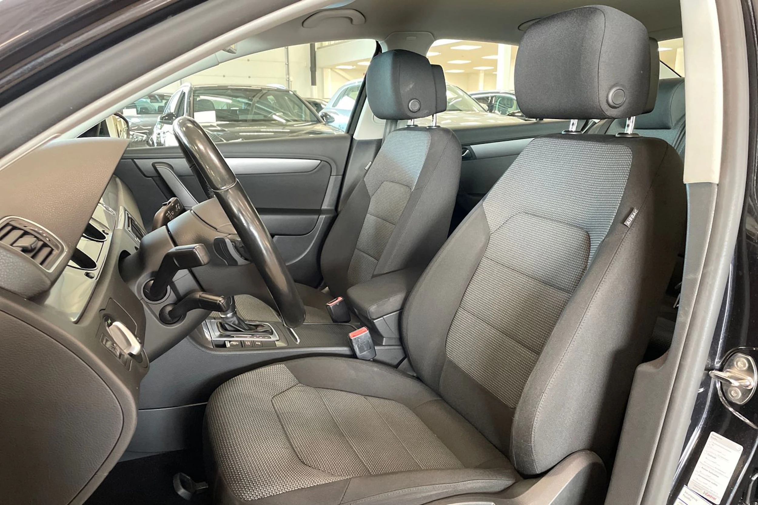 musta Volkswagen Passat 2012 kuva 15.