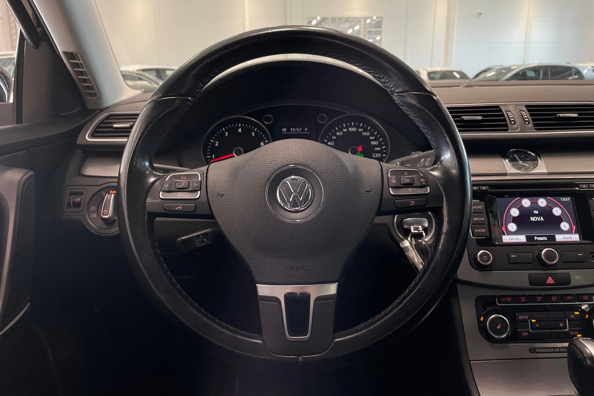 musta Volkswagen Passat 2012 kuva 17.