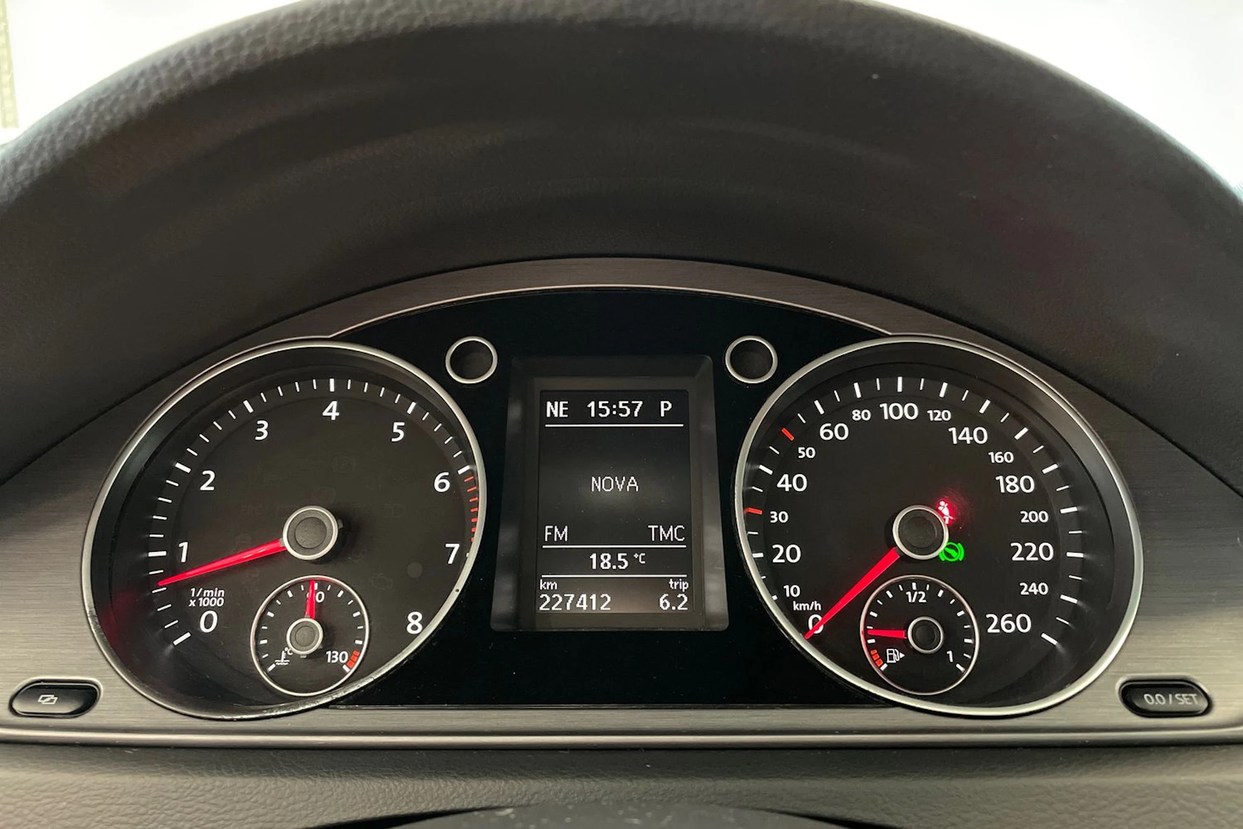 musta Volkswagen Passat 2012 kuva 18.
