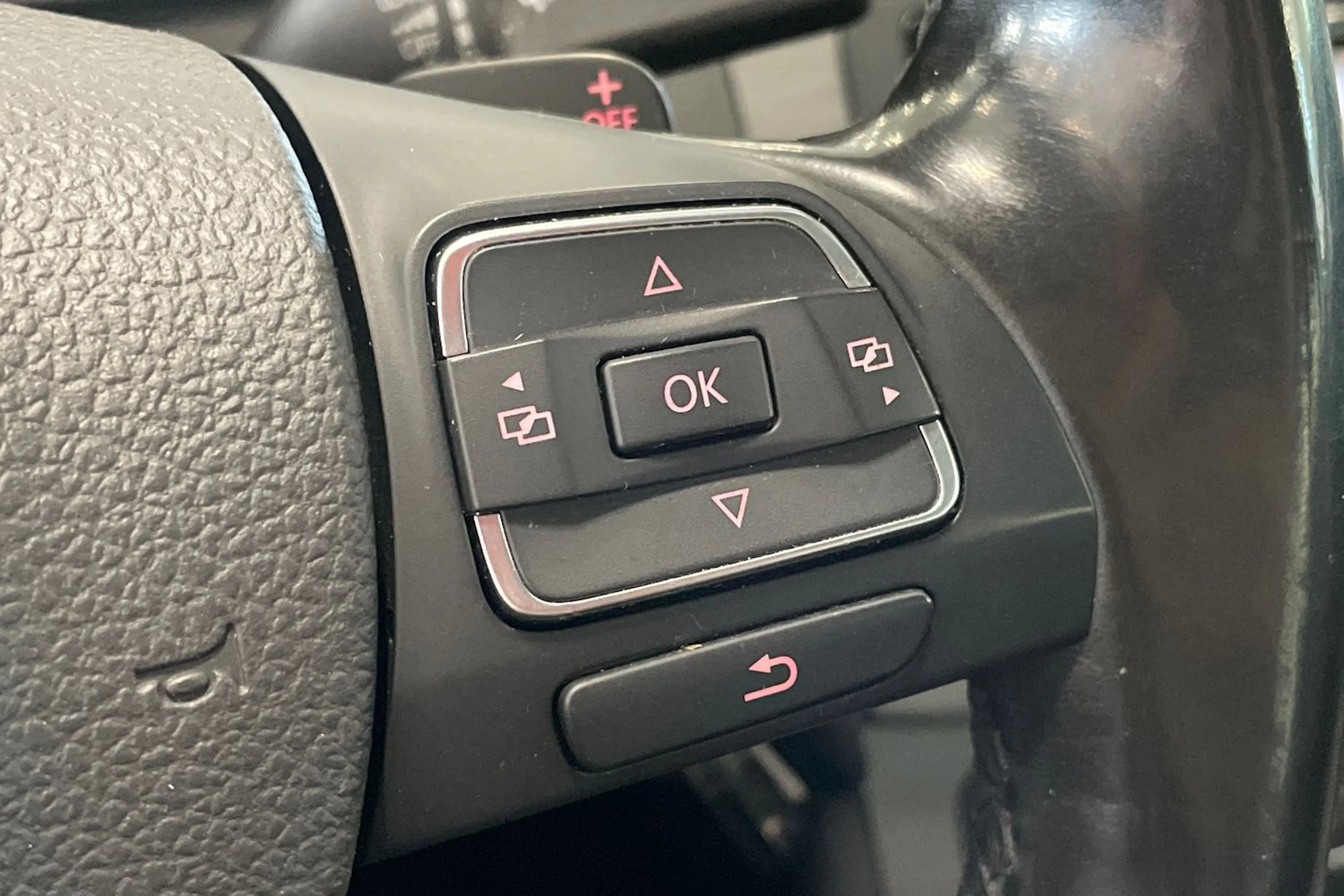 musta Volkswagen Passat 2012 kuva 19.