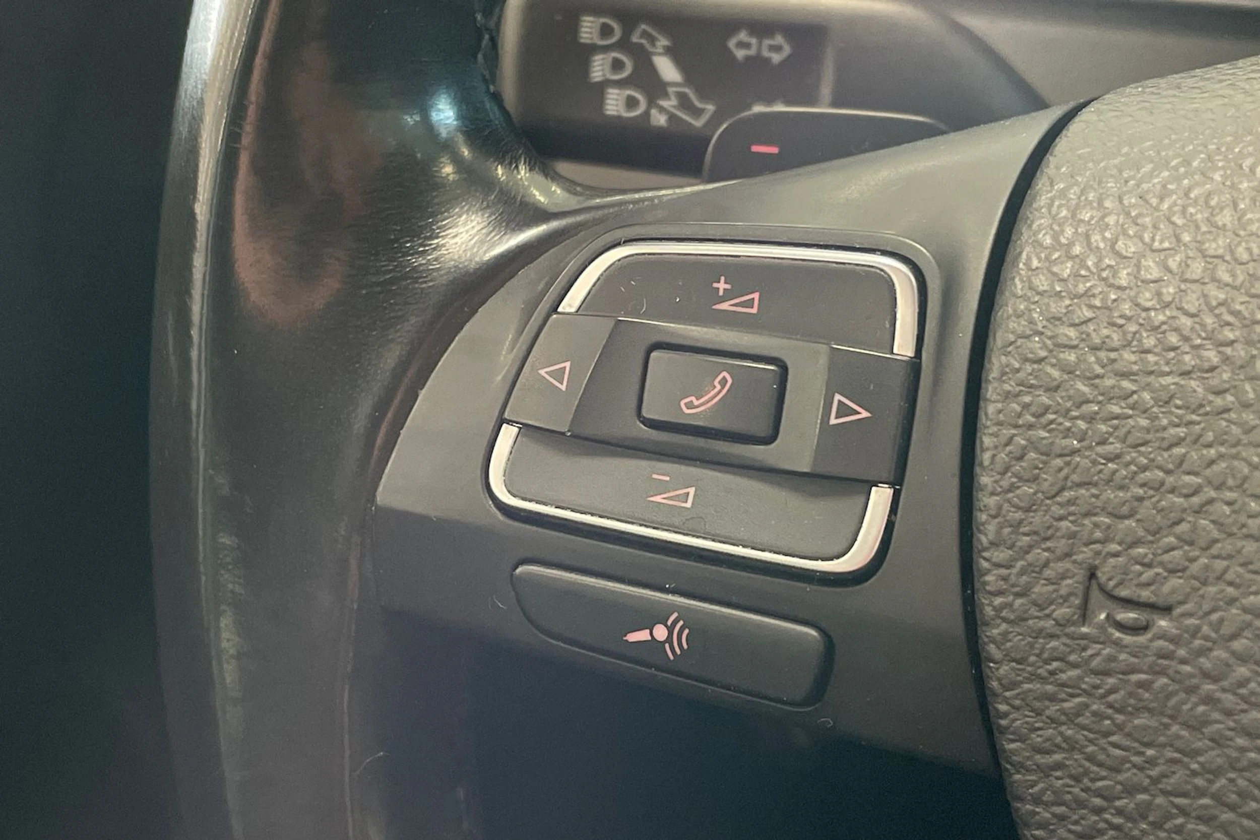musta Volkswagen Passat 2012 kuva 20.