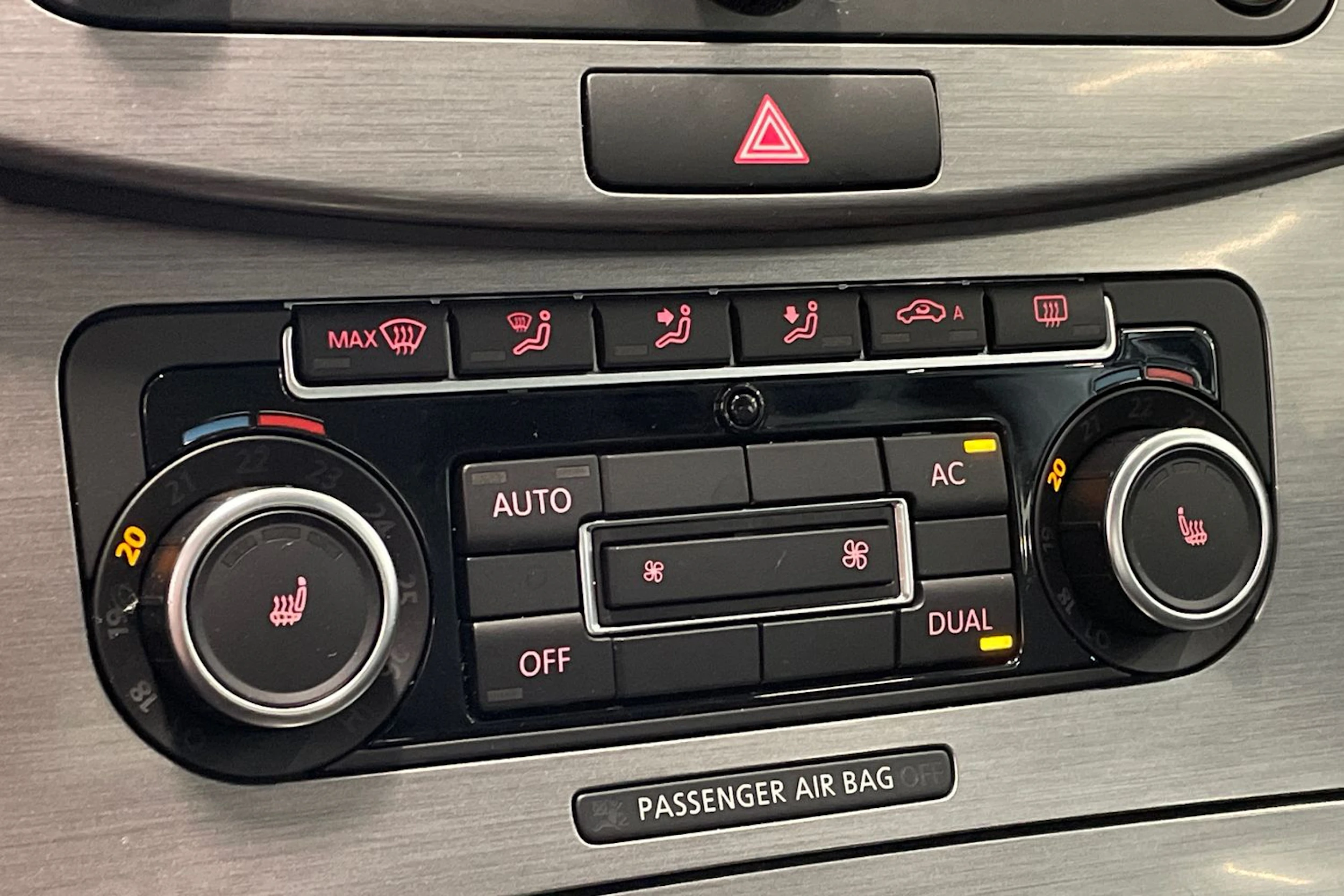 musta Volkswagen Passat 2012 kuva 27.