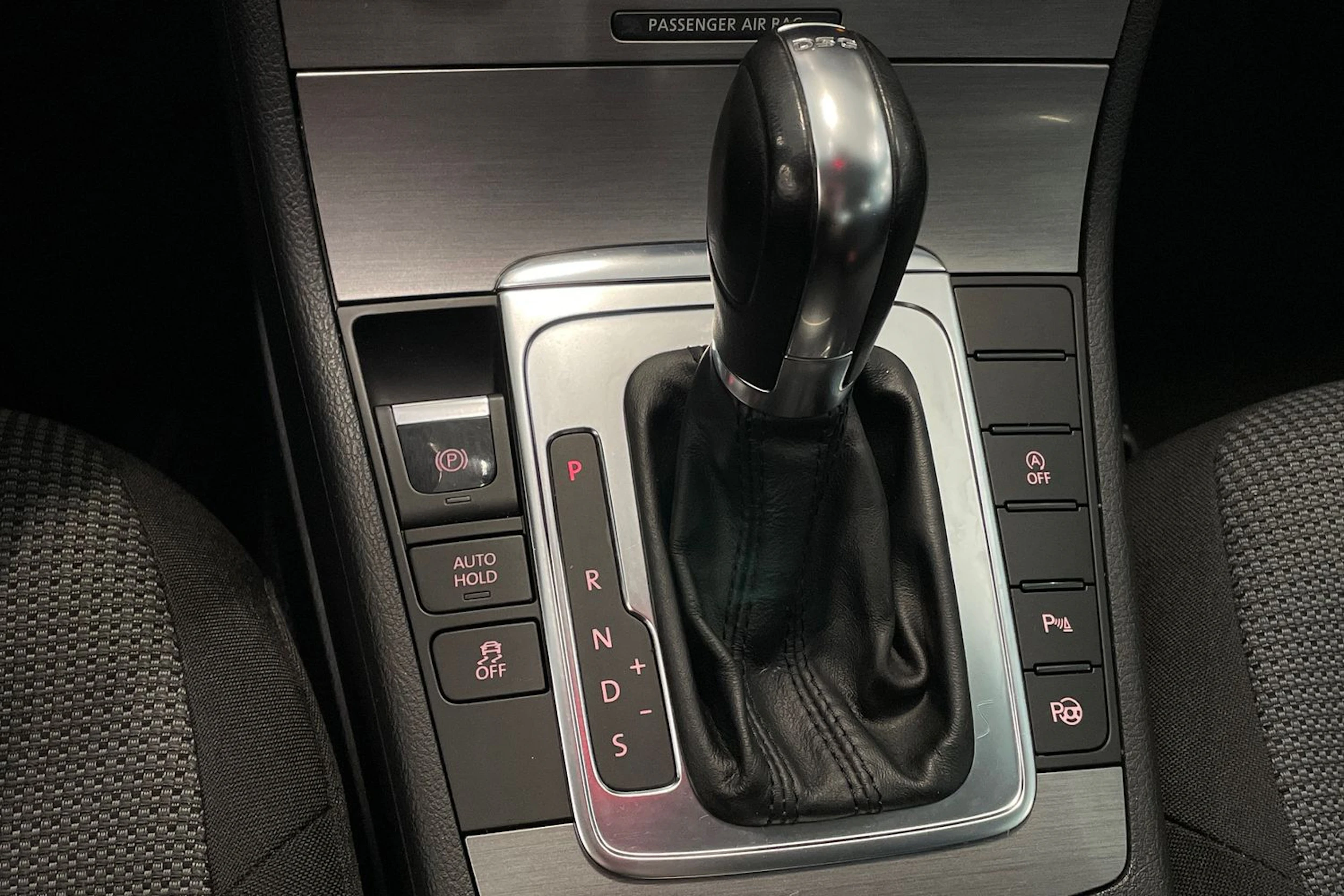 musta Volkswagen Passat 2012 kuva 28.