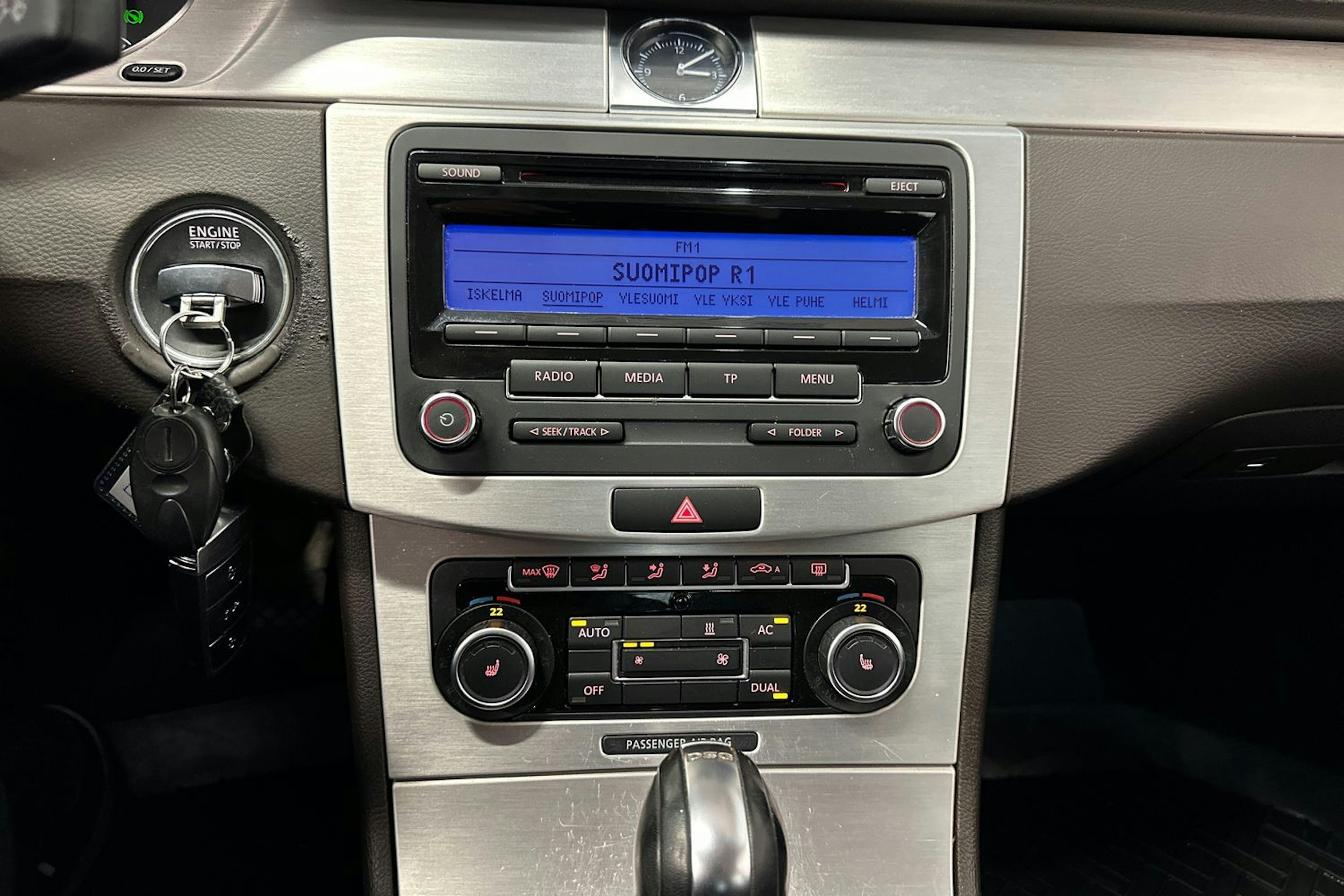 punainen Volkswagen Passat 2011 kuva 21.