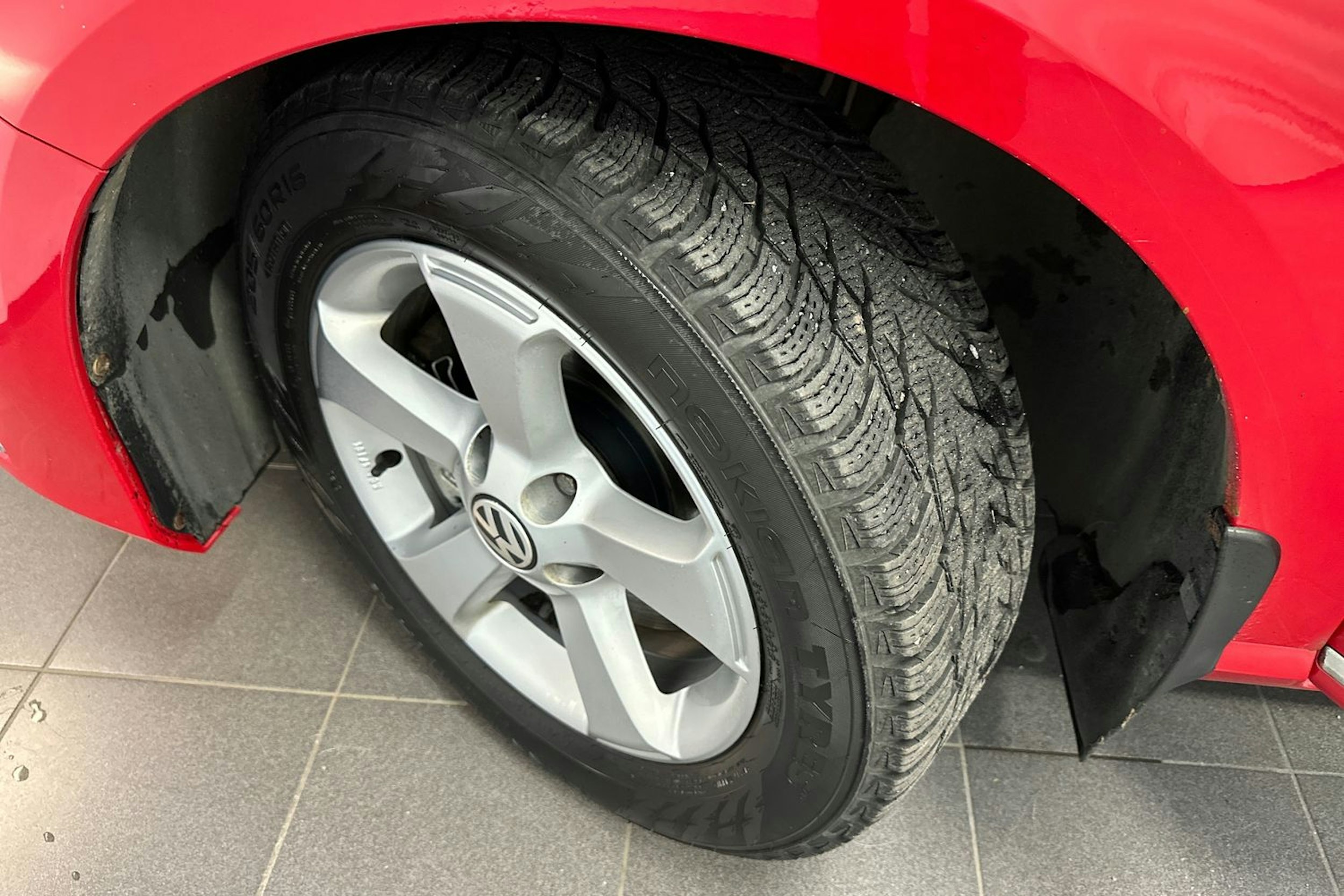 punainen Volkswagen Passat 2011 kuva 24.