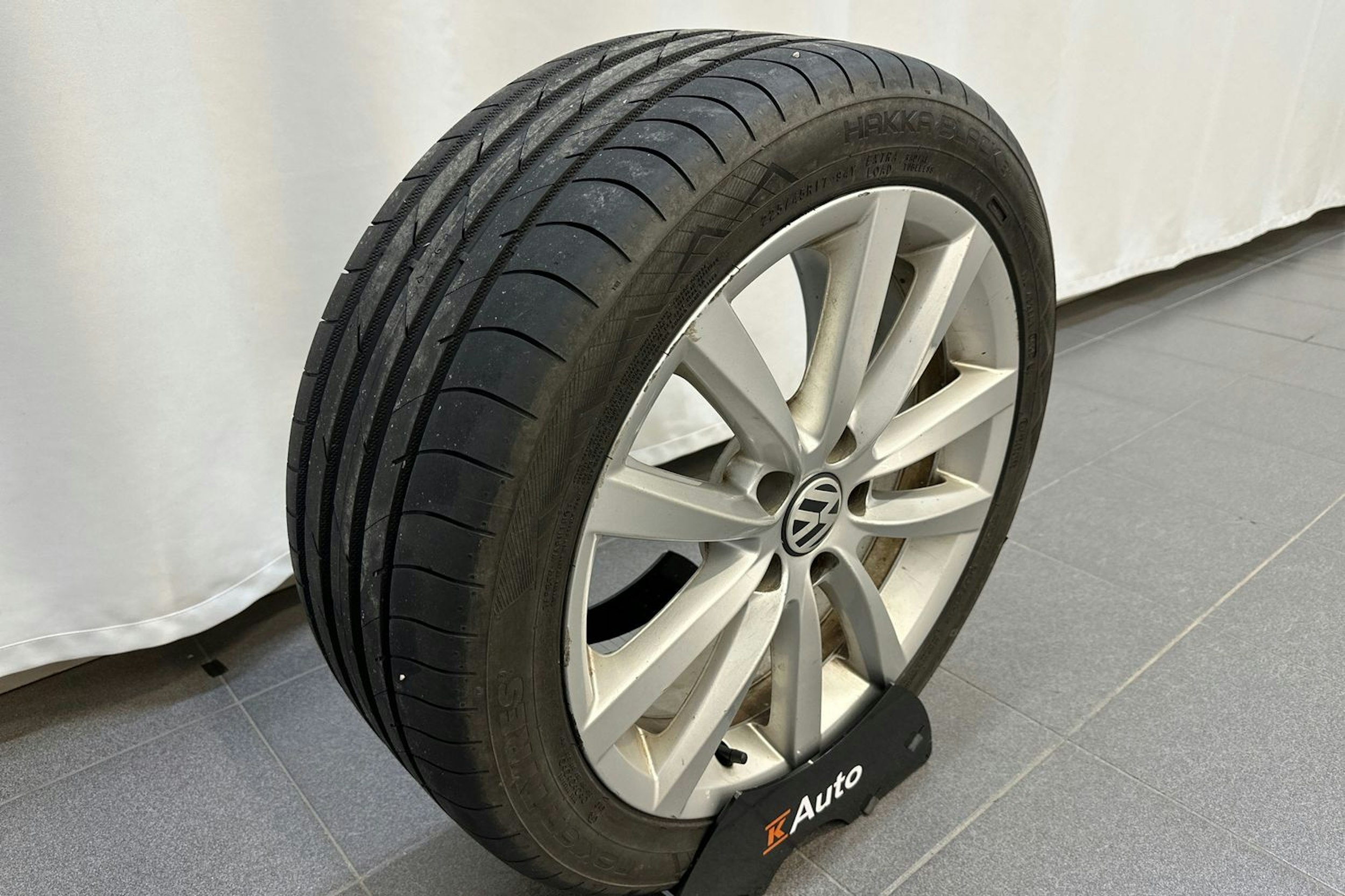 punainen Volkswagen Passat 2011 kuva 25.