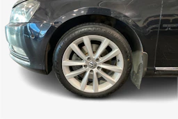 musta Volkswagen Passat 2011 kuva 9.