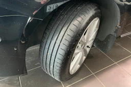 musta Volkswagen Passat 2011 kuva 10.