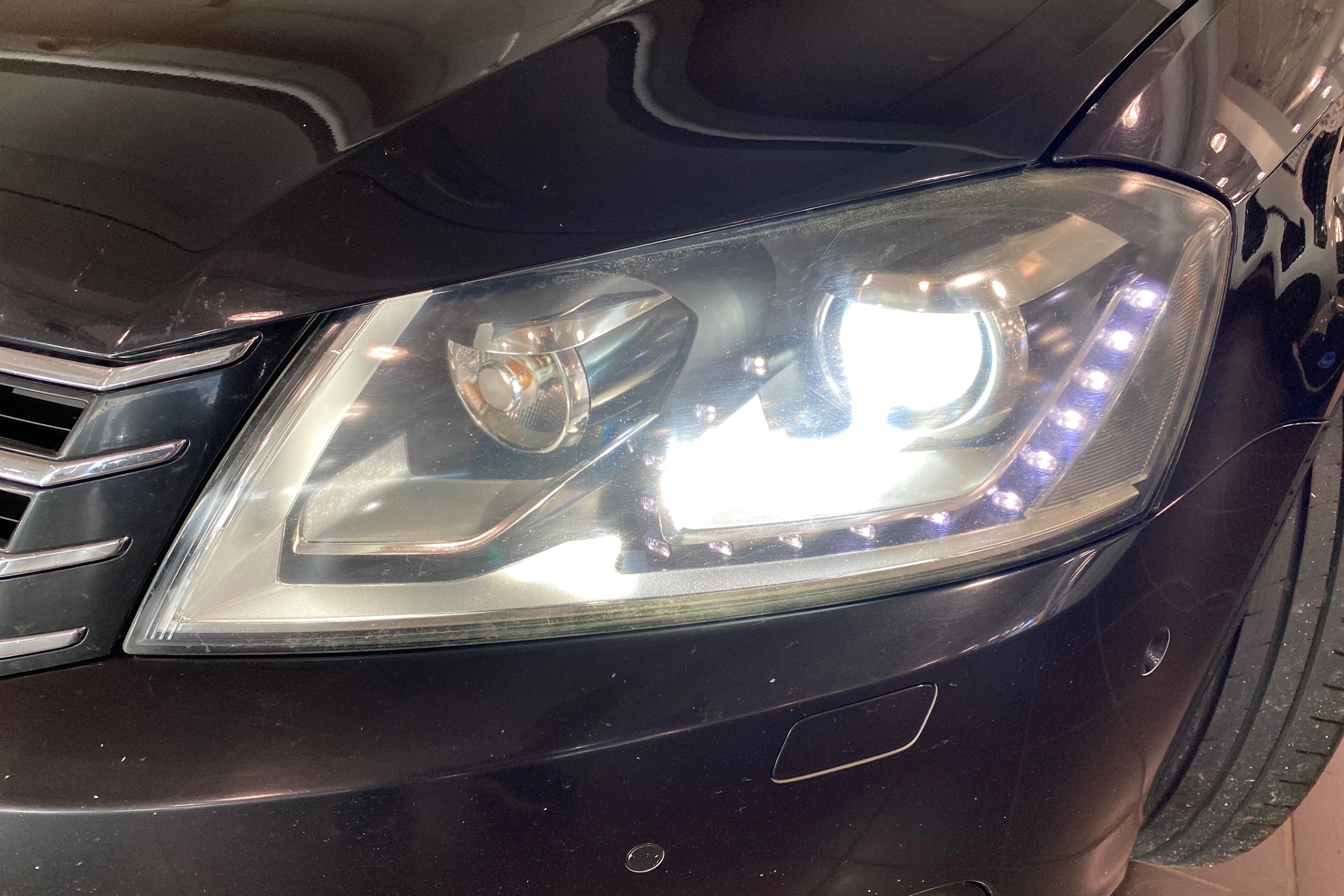 musta Volkswagen Passat 2011 kuva 16.