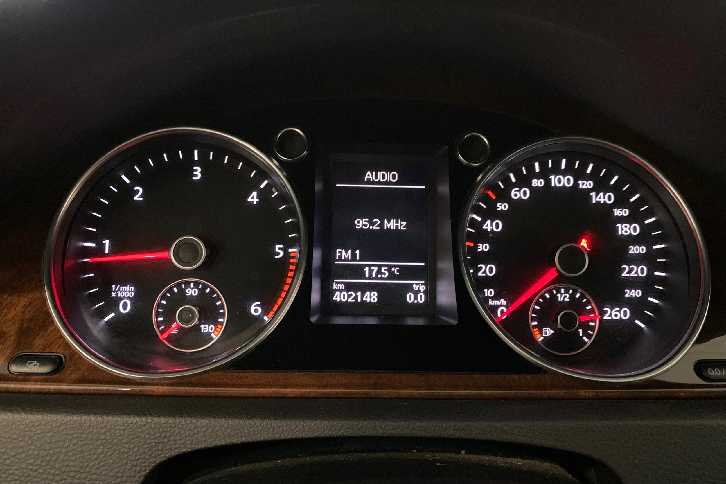 musta Volkswagen Passat 2011 kuva 19.