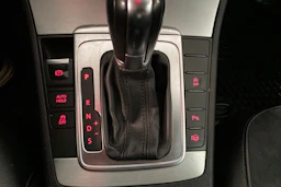 musta Volkswagen Passat 2011 kuva 22.