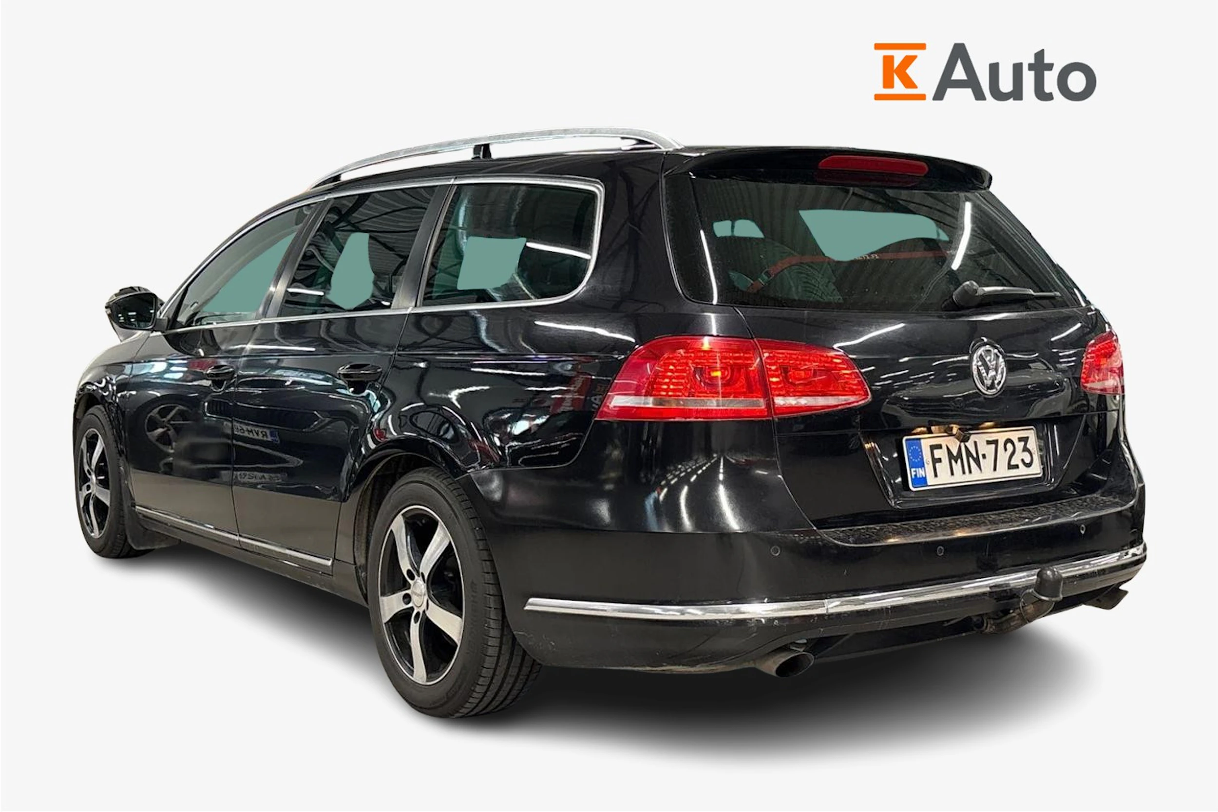 musta Volkswagen Passat 2011 kuva 2.