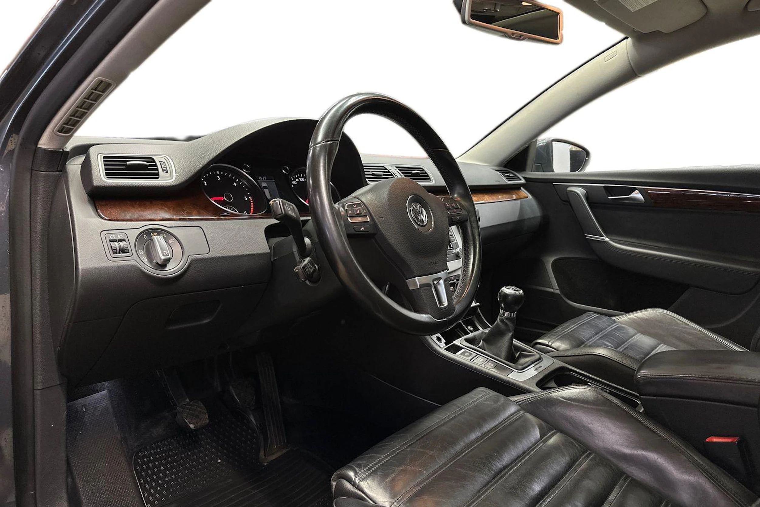 harmaa Volkswagen Passat 2011 kuva 6.