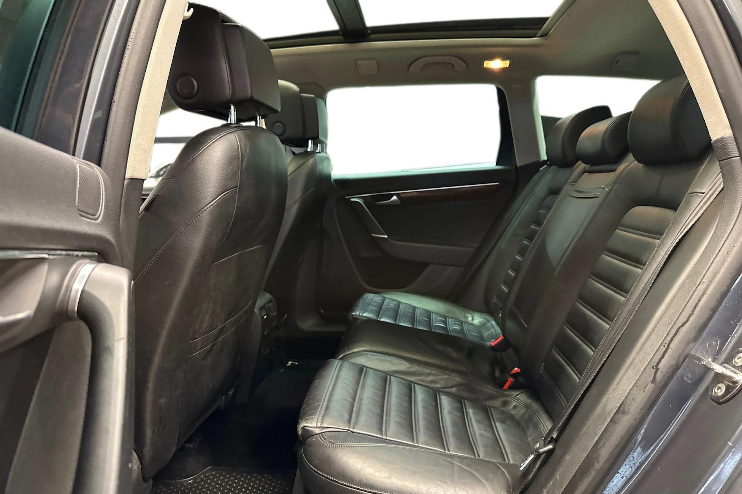 harmaa Volkswagen Passat 2011 kuva 8.