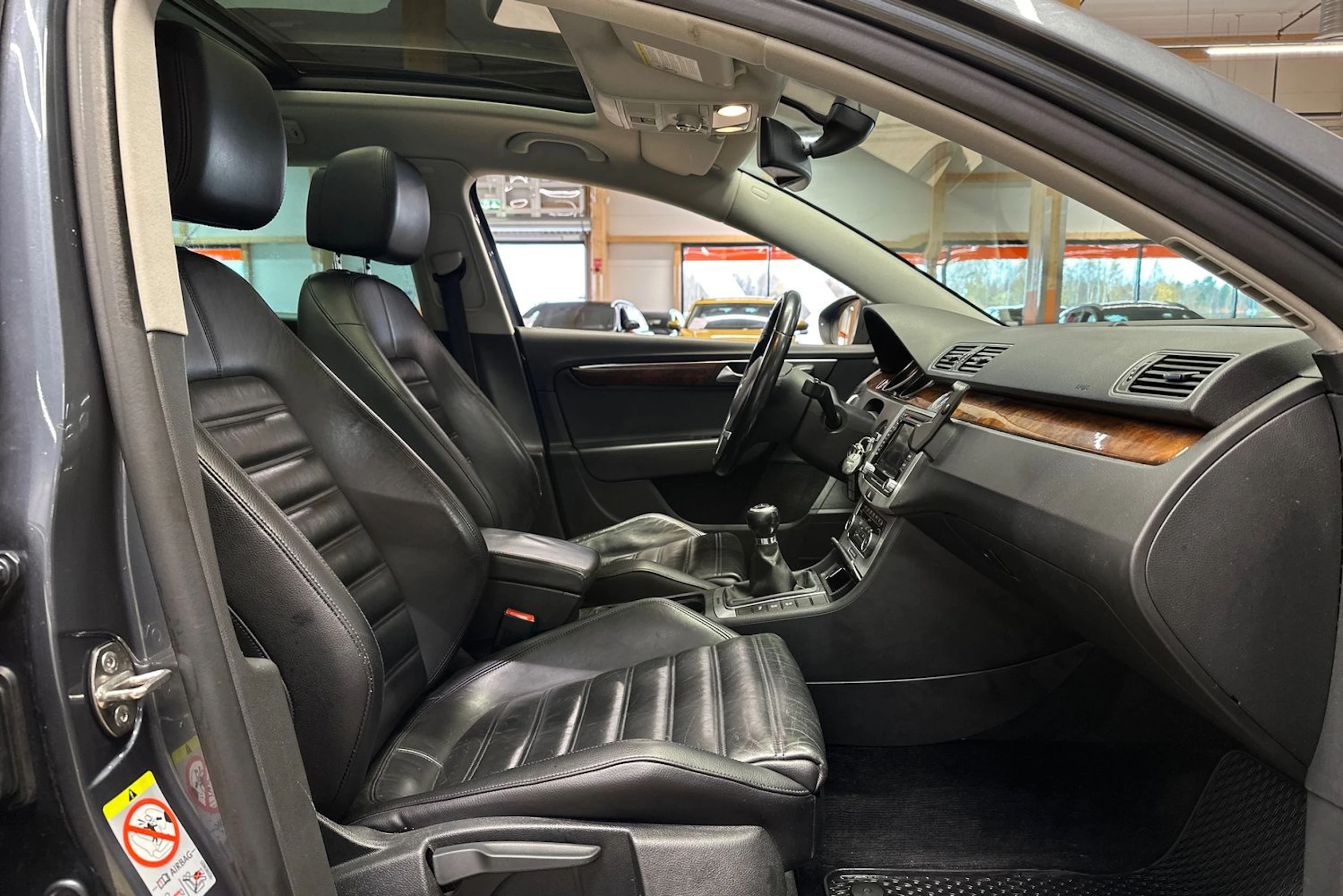 harmaa Volkswagen Passat 2011 kuva 11.
