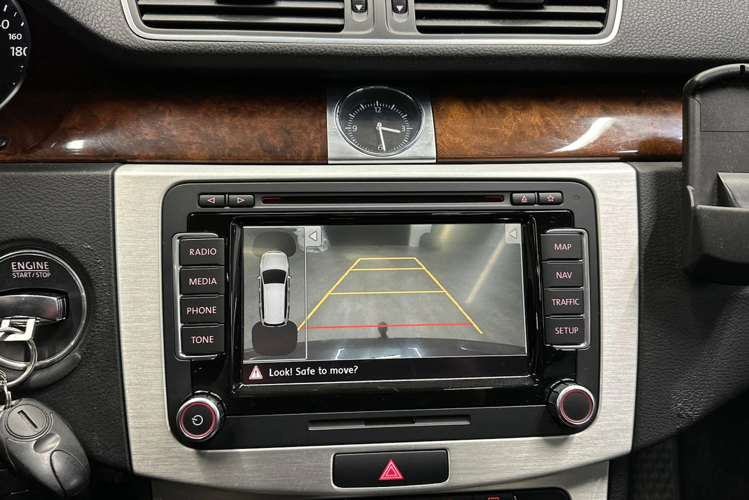 harmaa Volkswagen Passat 2011 kuva 15.
