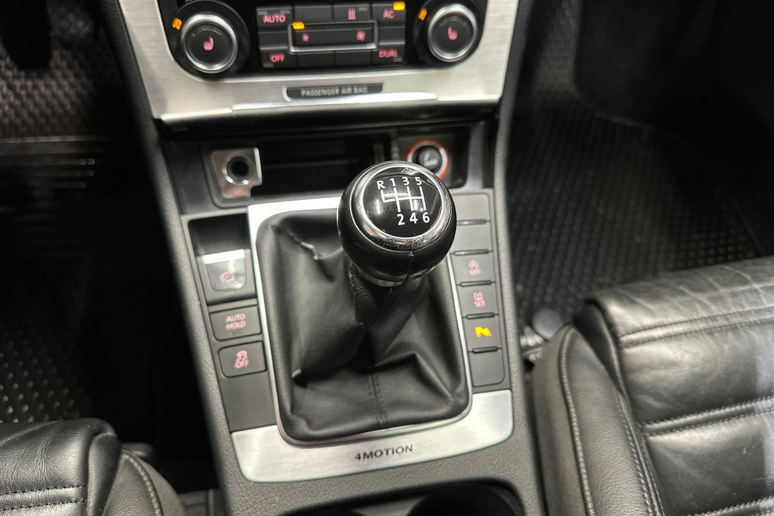 harmaa Volkswagen Passat 2011 kuva 17.