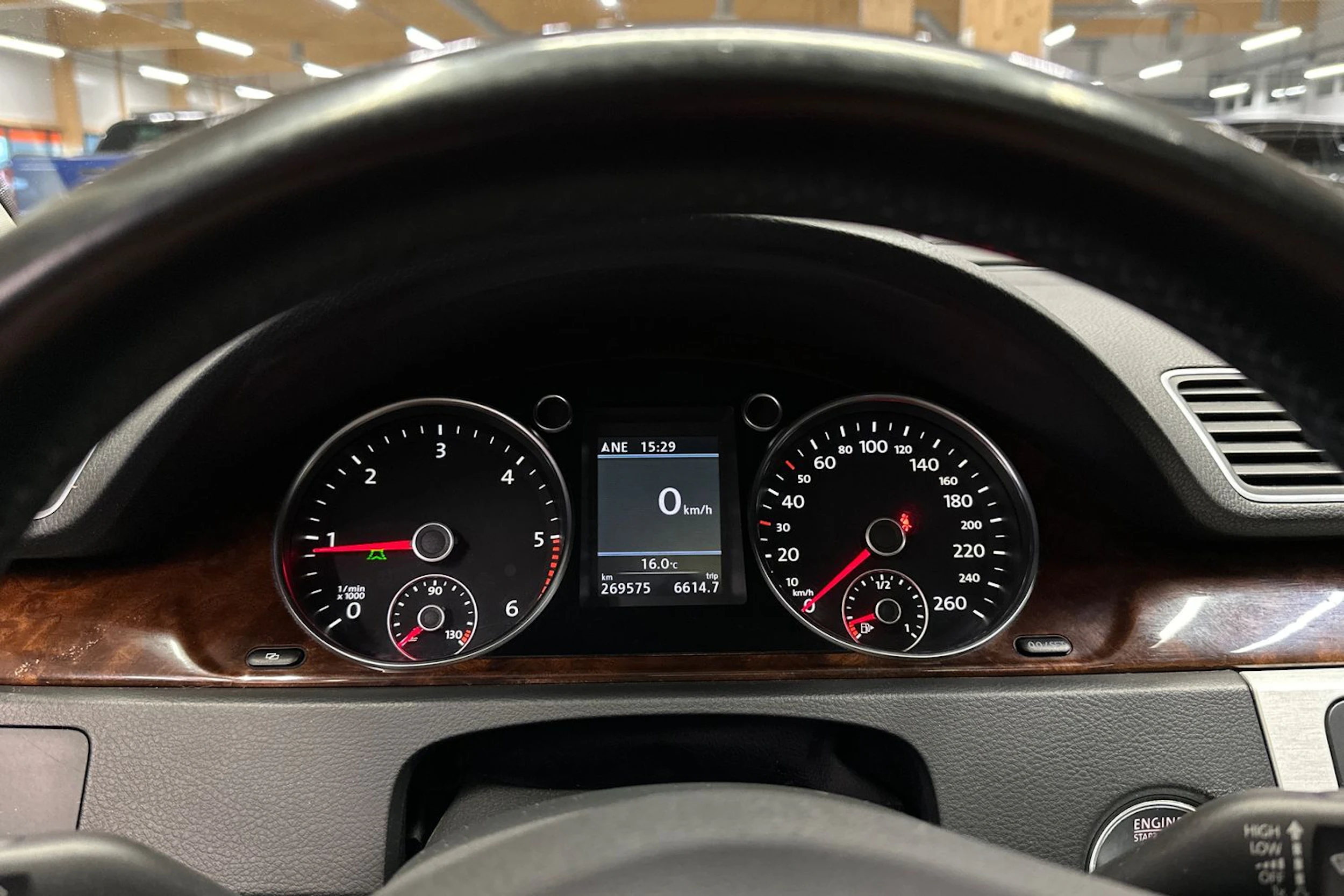 harmaa Volkswagen Passat 2011 kuva 18.