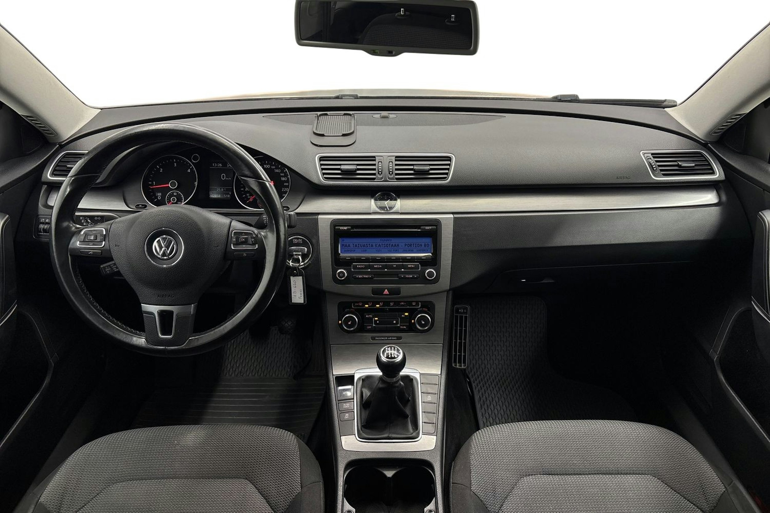 harmaa Volkswagen Passat 2011 kuva 9.