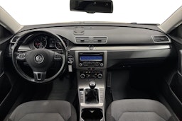 harmaa Volkswagen Passat 2011 kuva 9.