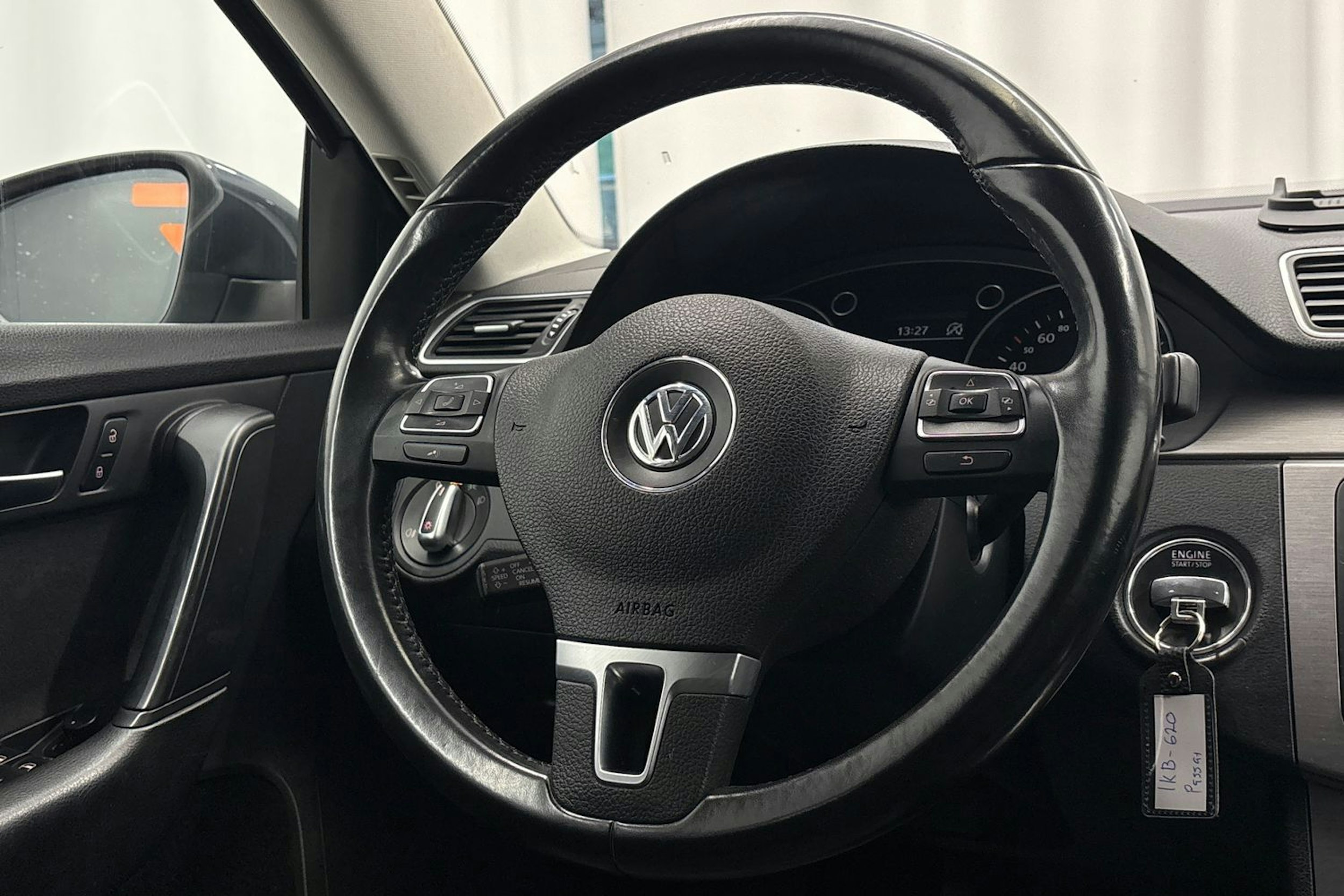 harmaa Volkswagen Passat 2011 kuva 14.