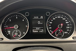 harmaa Volkswagen Passat 2011 kuva 17.