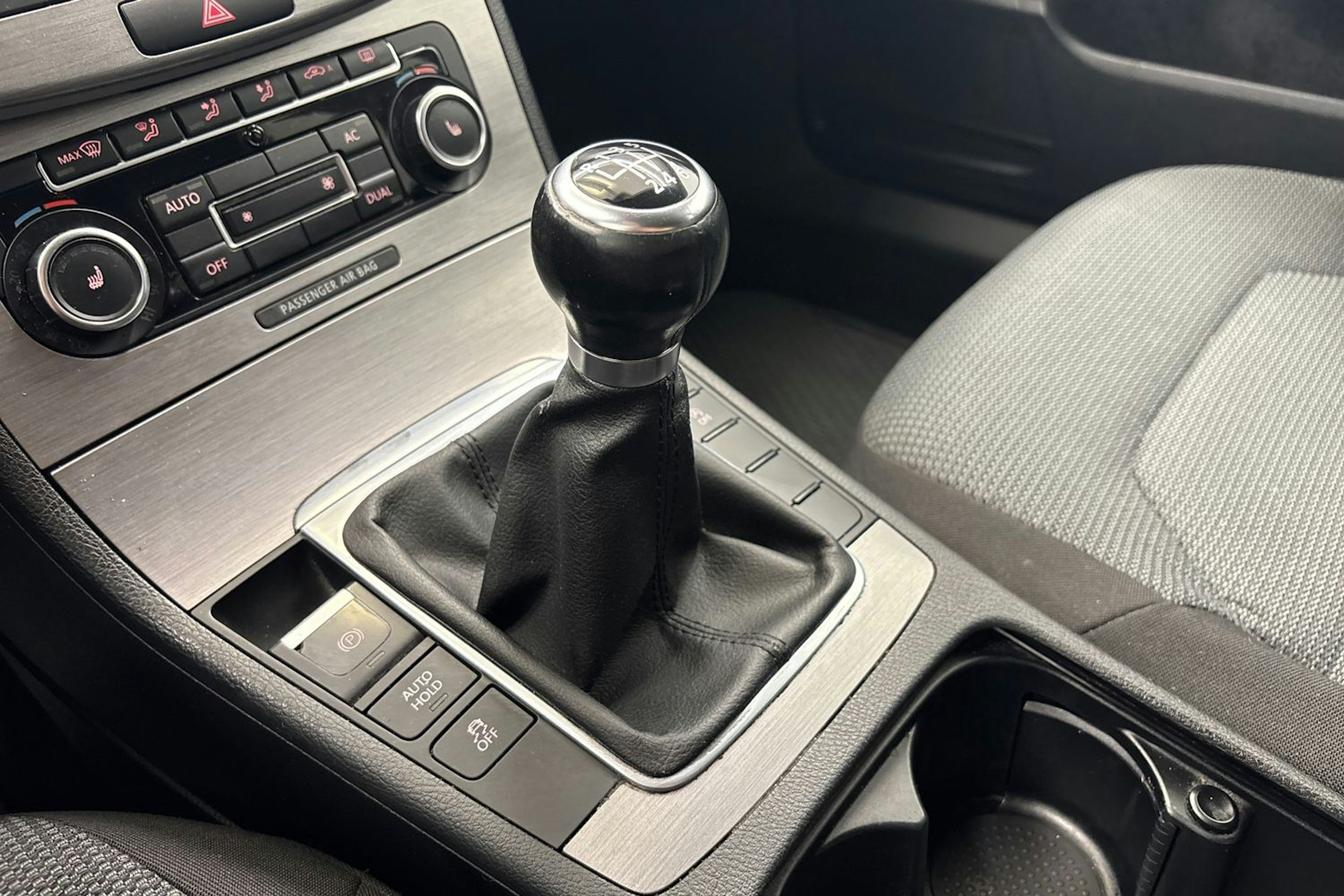 harmaa Volkswagen Passat 2011 kuva 18.