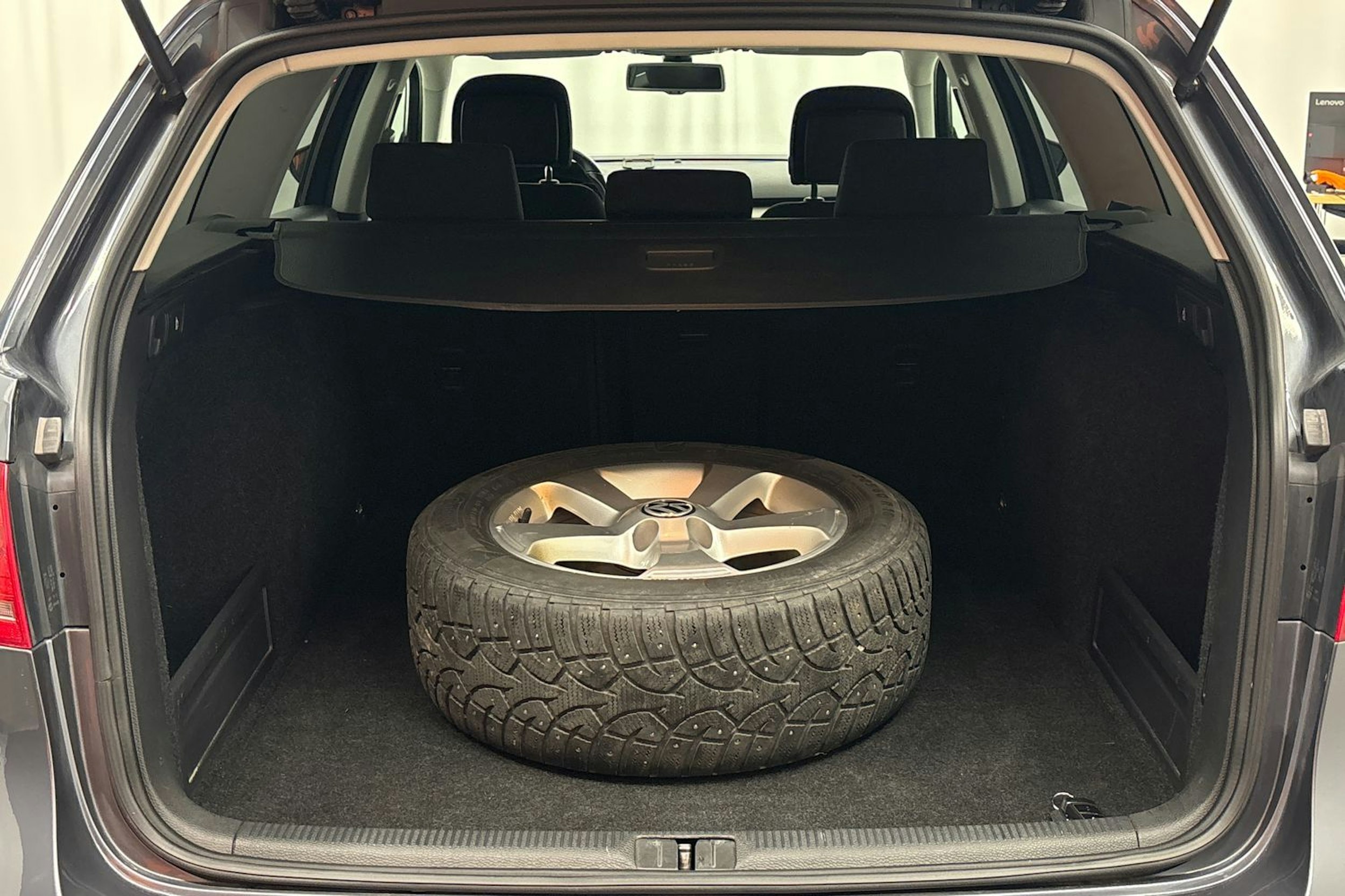 harmaa Volkswagen Passat 2011 kuva 19.