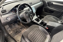 ruskea (beige) Volkswagen Passat 2011 kuva 6.