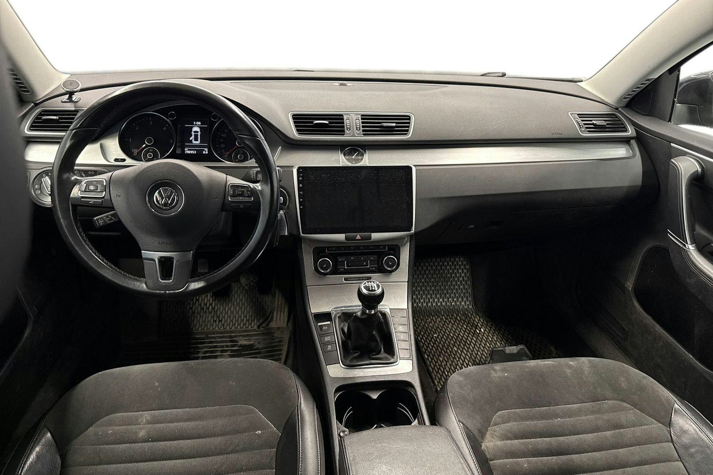 ruskea (beige) Volkswagen Passat 2011 kuva 7.