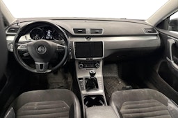 ruskea (beige) Volkswagen Passat 2011 kuva 7.