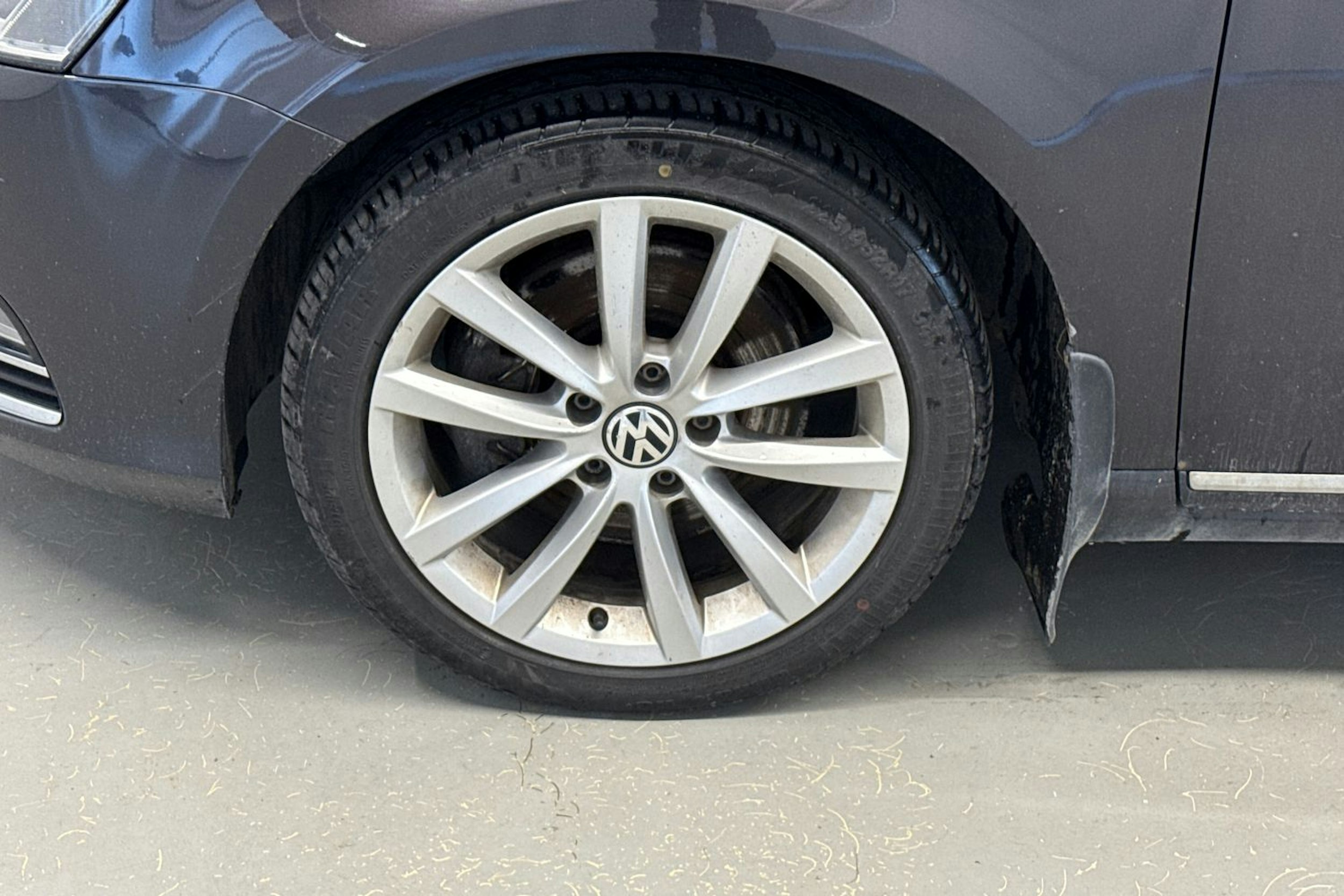 ruskea (beige) Volkswagen Passat 2011 kuva 10.