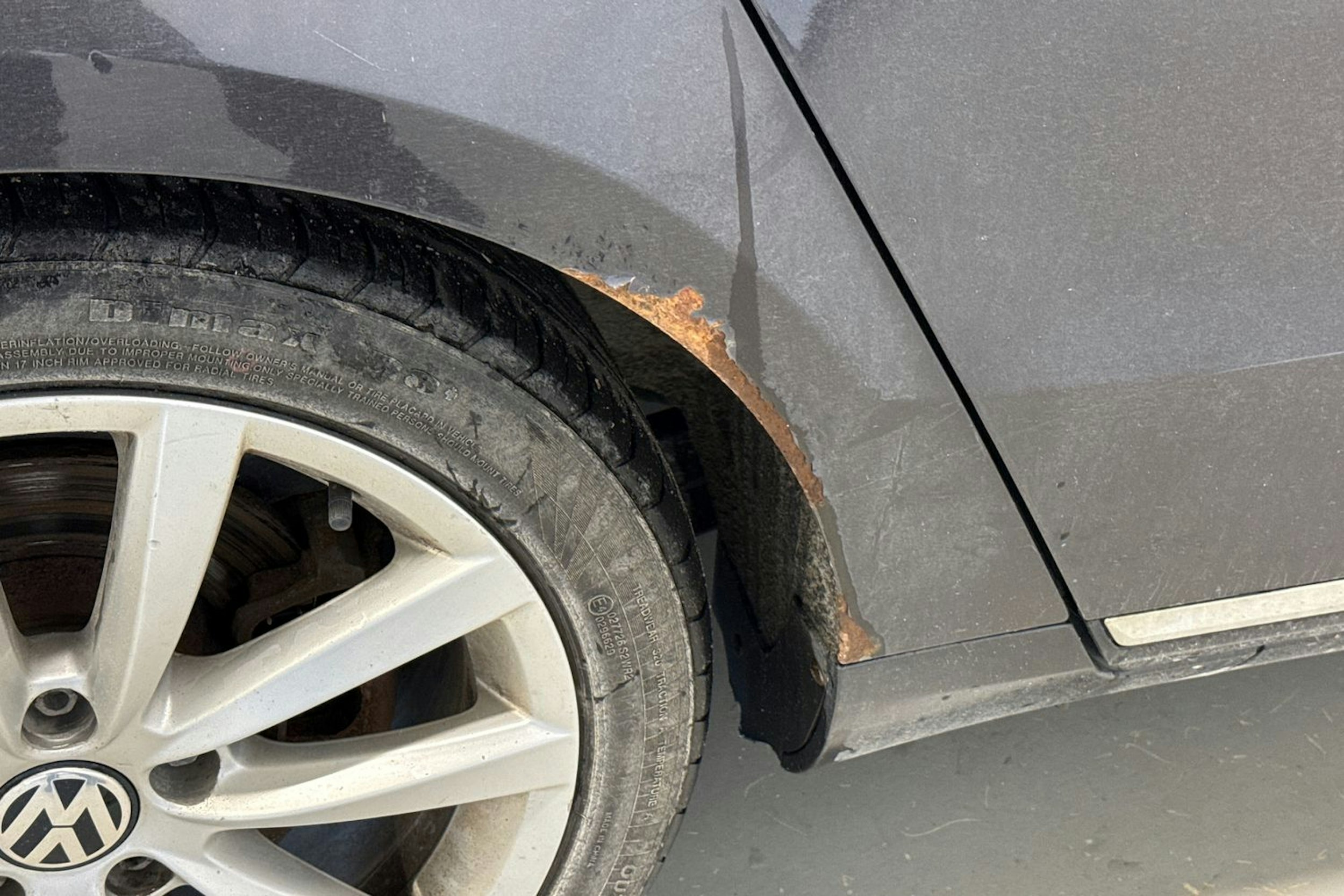 ruskea (beige) Volkswagen Passat 2011 kuva 13.