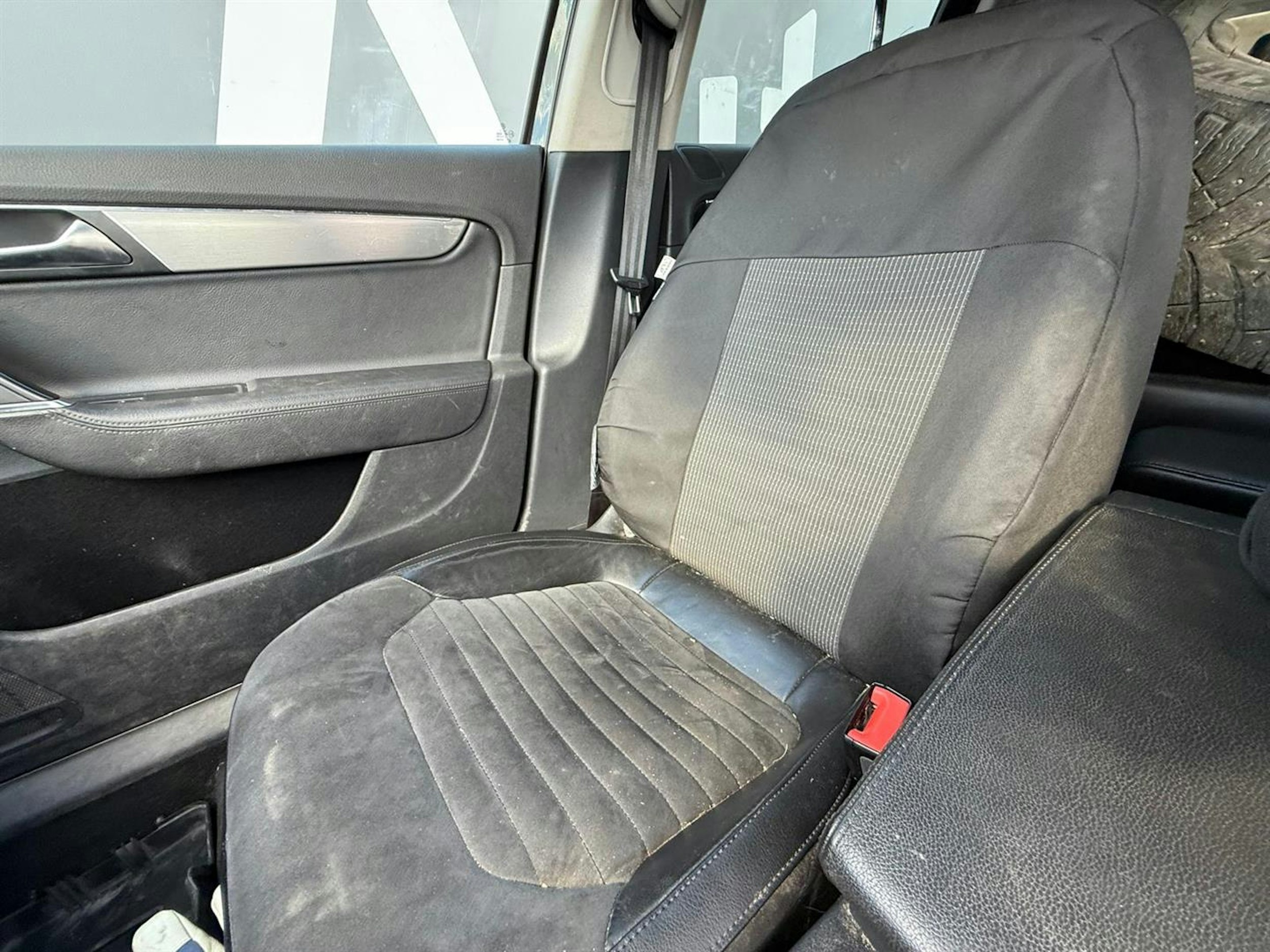 ruskea (beige) Volkswagen Passat 2011 kuva 22.