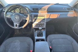 ruskea (beige) Volkswagen Passat 2011 kuva 9.