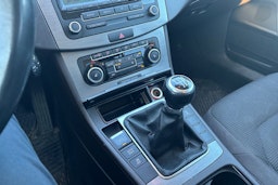 ruskea (beige) Volkswagen Passat 2011 kuva 19.