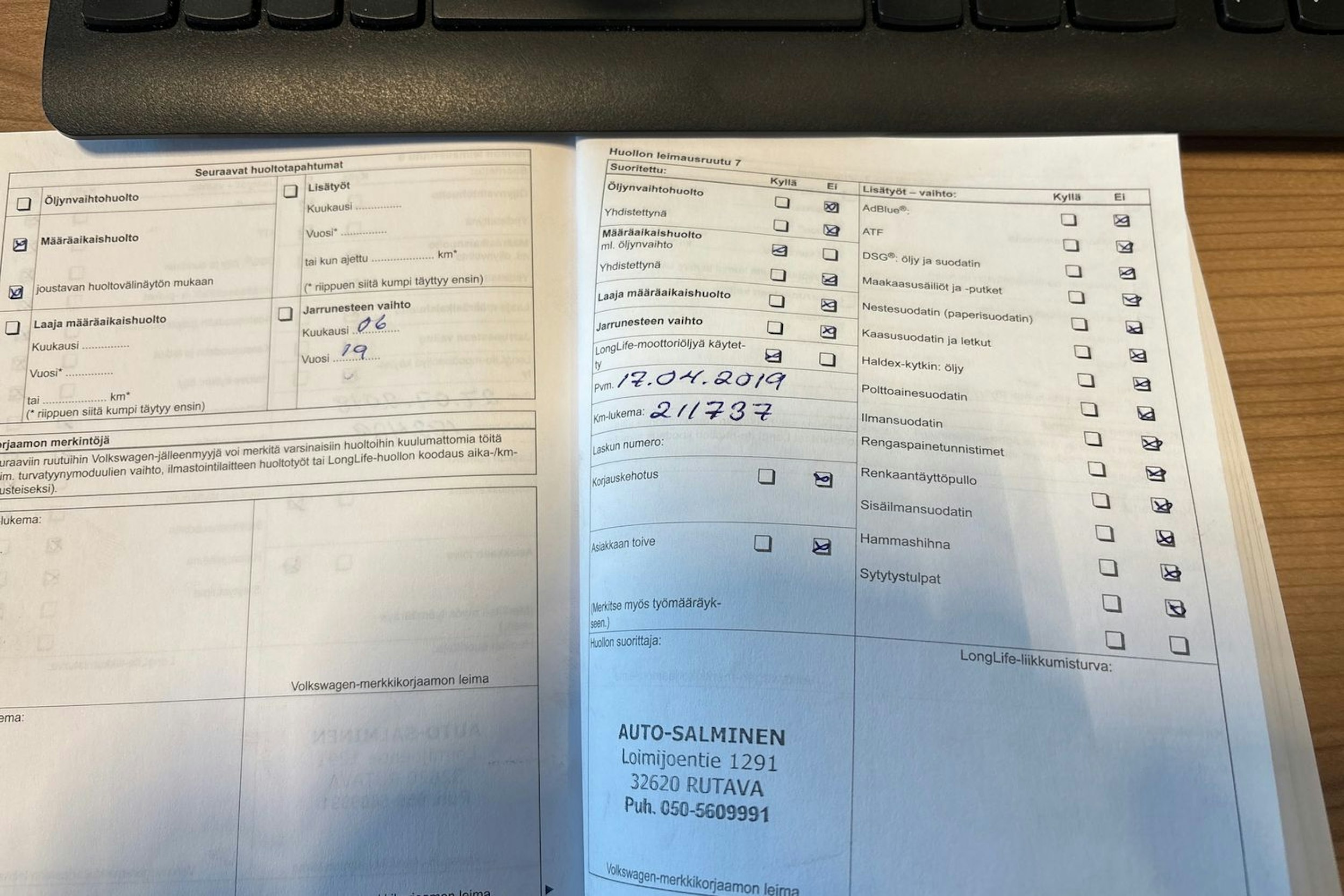 ruskea (beige) Volkswagen Passat 2011 kuva 28.