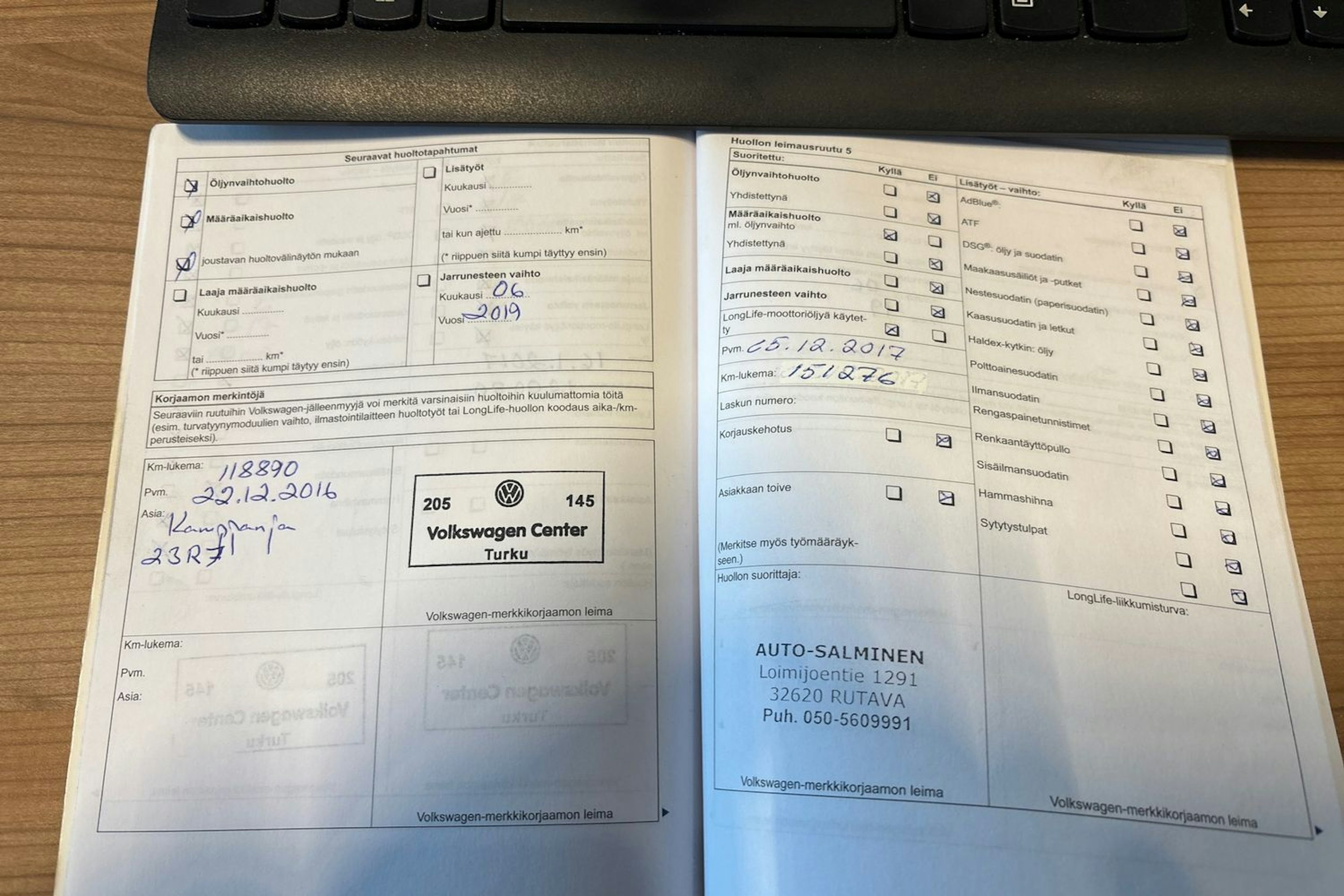 ruskea (beige) Volkswagen Passat 2011 kuva 30.