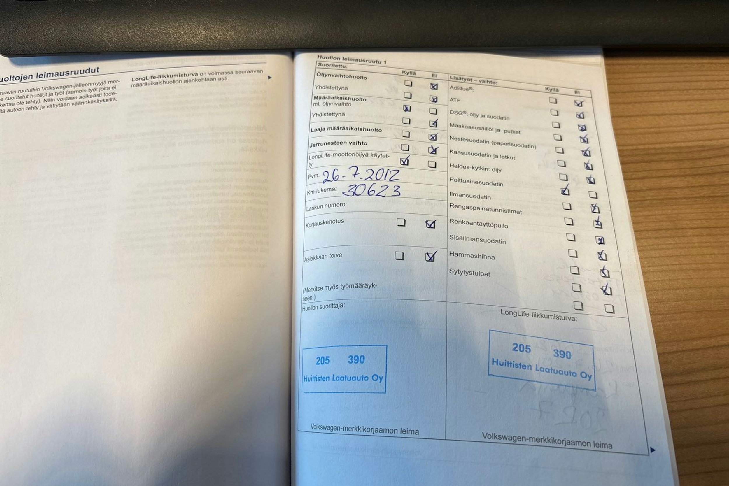 ruskea (beige) Volkswagen Passat 2011 kuva 34.