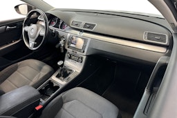 harmaa Volkswagen Passat 2011 kuva 9.