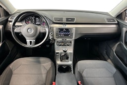 harmaa Volkswagen Passat 2011 kuva 10.