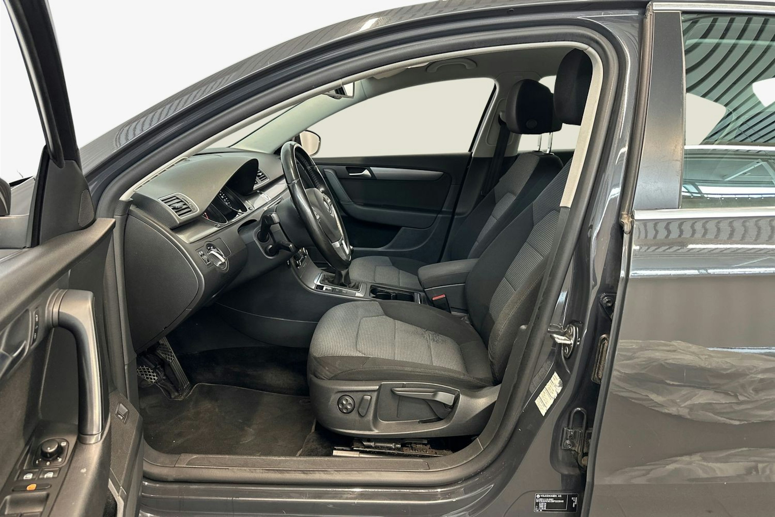 harmaa Volkswagen Passat 2011 kuva 11.