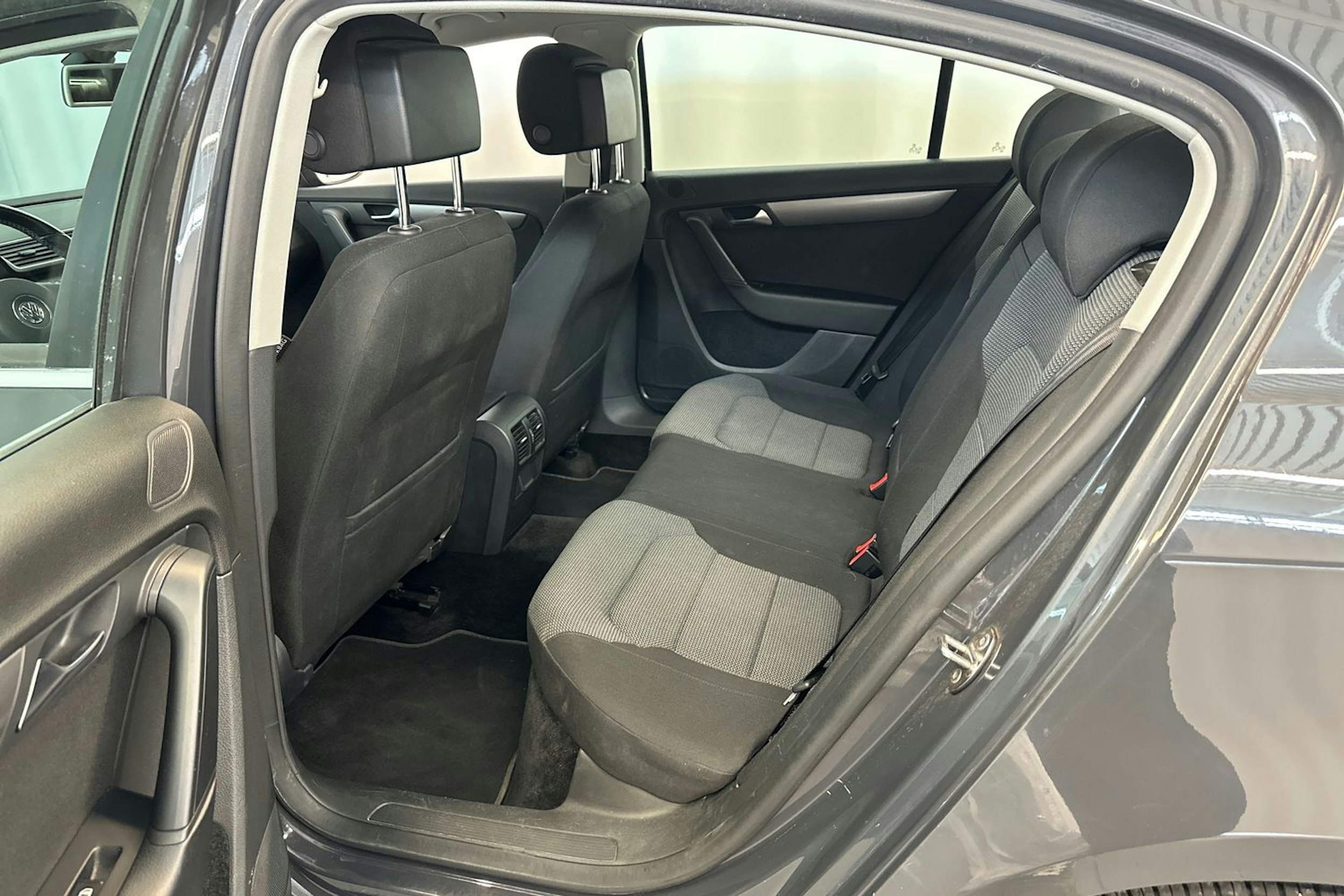 harmaa Volkswagen Passat 2011 kuva 13.