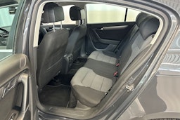 harmaa Volkswagen Passat 2011 kuva 13.