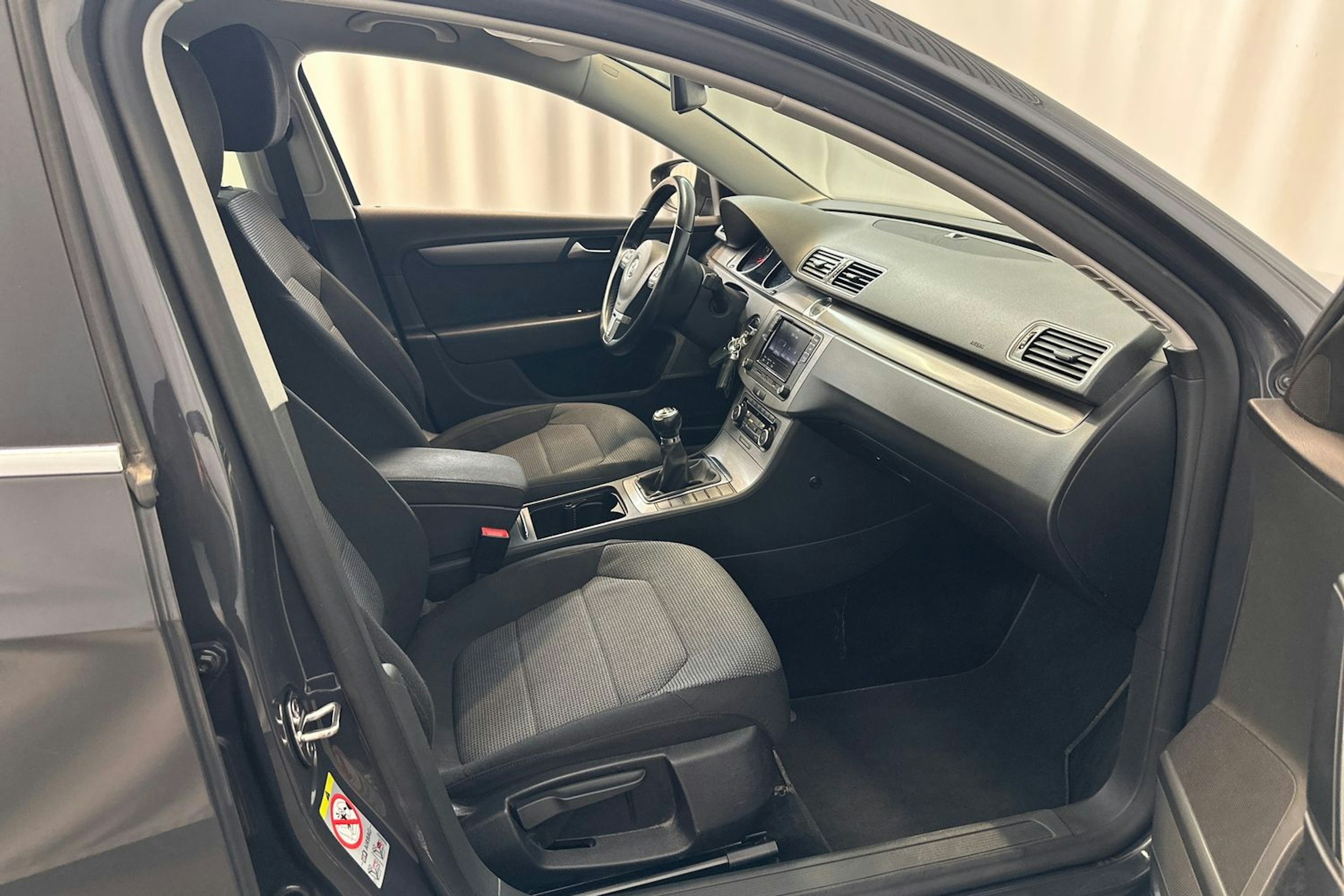 harmaa Volkswagen Passat 2011 kuva 15.