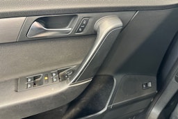 harmaa Volkswagen Passat 2011 kuva 16.