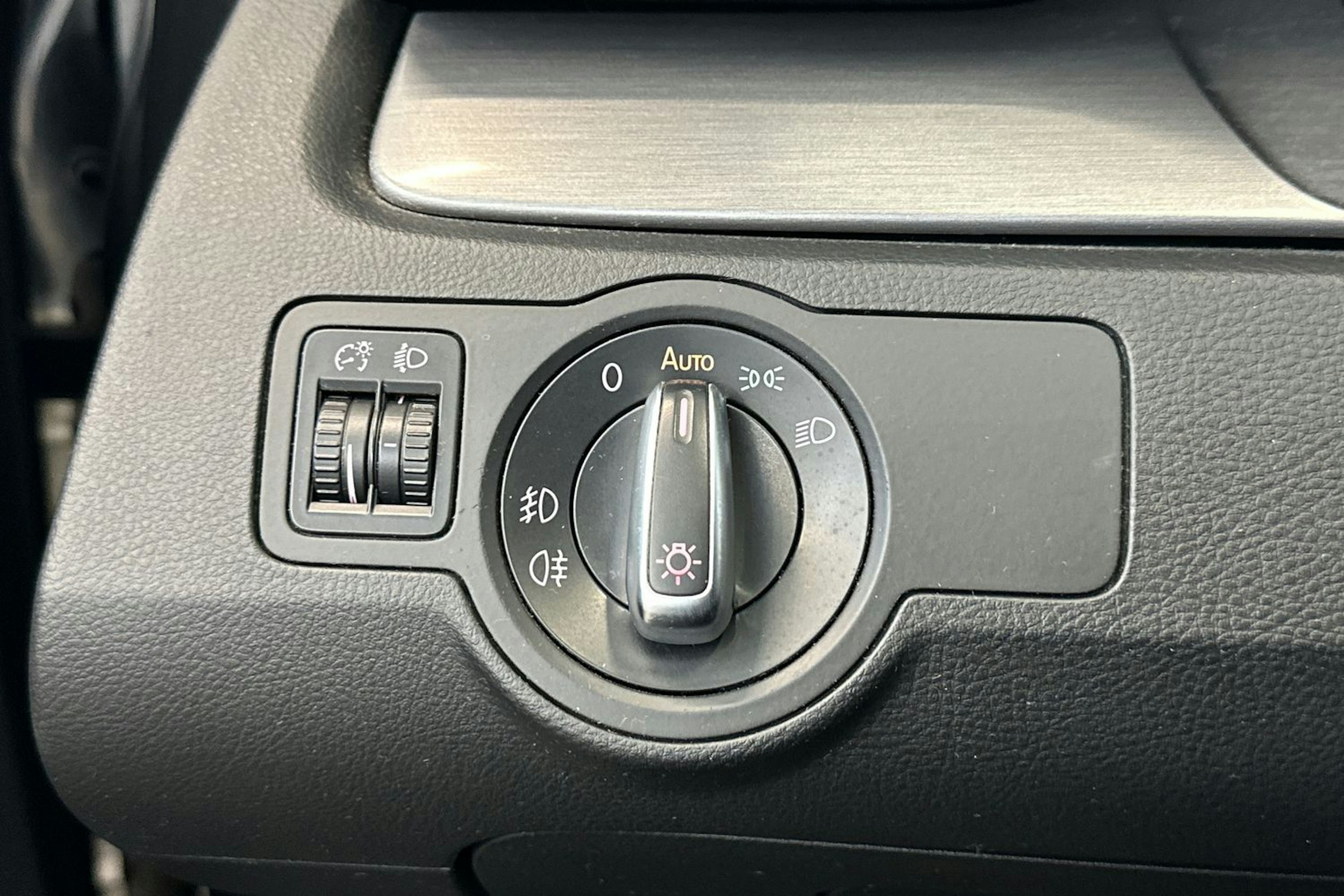harmaa Volkswagen Passat 2011 kuva 17.