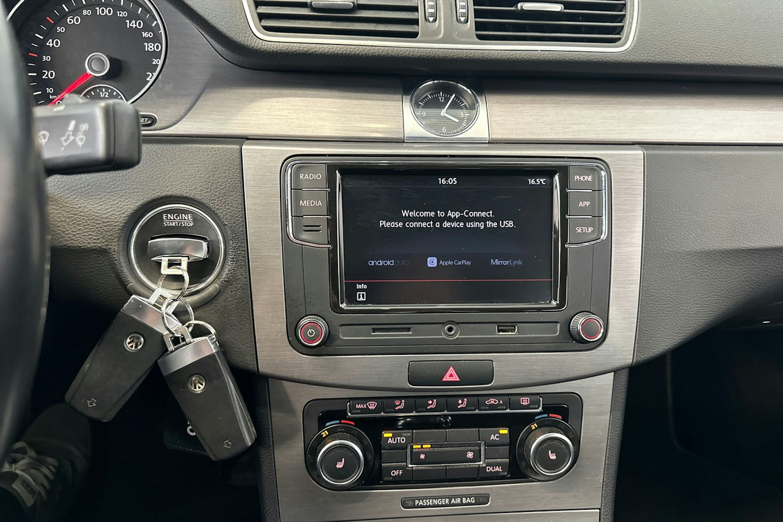 harmaa Volkswagen Passat 2011 kuva 21.